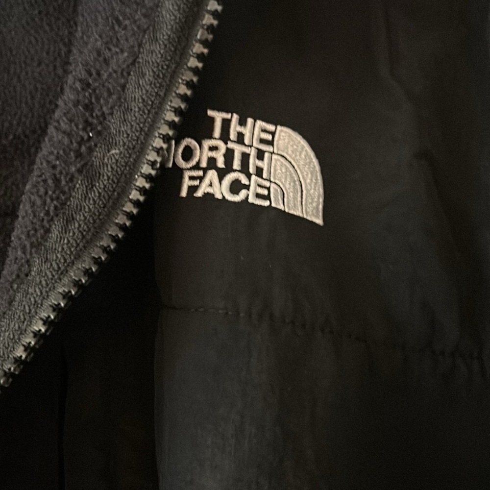 Super warm and cozy, hooded black Northface jacket - Picture 3 of 7